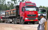 Xe tải xếp hàng chờ mua đá: Quảng Ngãi ưu tiên vật liệu cho công trình nội tỉnh