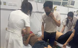CSGT Nghệ An mở đường đưa cụ ông bị thương nặng do rơi từ tầng 2 xuống đi cấp cứu