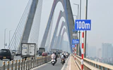 Cục CSGT: Biển báo, vạch xác định khoảng cách trên cầu Nhật Tân chủ yếu để tuyên truyền