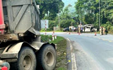 Xe đầu kéo va chạm ô tô khách trên QL6 qua Phú Thọ, 3 người thương vong
