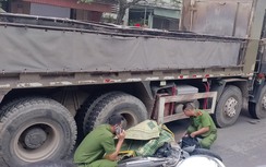 Va chạm với xe "hổ vồ", nam thanh niên tử vong tại chỗ