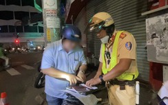 Tài xế ma men khai không biết chữ, bắt cảnh sát về lấy mực điểm chỉ