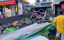 Bản tin TNGT 13/10: "Hung thần" container tông đổ dải phân cách, húc sập nhà dân