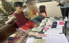 Phá đường dây ma túy, công an thu giữ cả súng quân dụng và kíp nổ