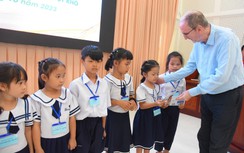 Tân Hiệp Phát tiếp tục “nâng bước” 600 em học sinh có hoàn cảnh khó khăn tới trường