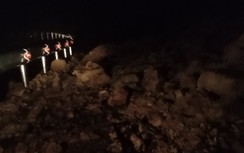 Quảng Nam: Đèo Le sạt lở, tỉnh lộ 611 tắc đường