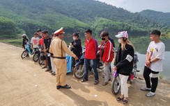 Xử lý nhóm phượt thủ độ pô, che biển số, không giấy phép lái xe