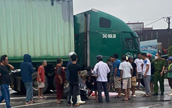 Bản tin TNGT 14/10: Cháu bé 4 tuổi tử vong sau va chạm giữa xe máy và xe đầu kéo