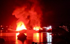 Hai tàu cá bốc cháy trong đêm, ngư dân thiệt hại tiền tỷ