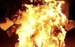 Điều tra vụ người đàn ông kéo người yêu vào nhà, đổ xăng lên người rồi châm lửa