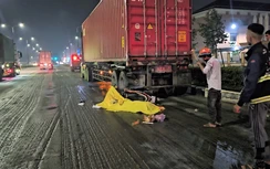 Xe máy tông vào đuôi xe container đậu bên đường, nam thanh niên tử vong