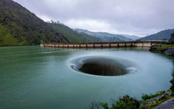 Hố địa ngục kỳ bí trên hồ Berryessa, California