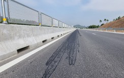 Điều tra vụ nghi đổ hoá chất lên mặt đường cao tốc