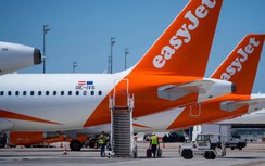 Hủy chuyến bay vì khách đại tiện ra sàn