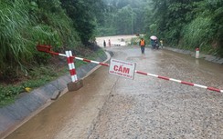 Quảng Trị: Cầu tràn QL15D ngập gần 1m, đường lên cửa khẩu La Lay ách tắc