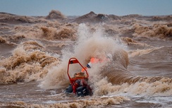 Bão số 5 khiến nhiều nơi mưa dông, gió giật mạnh