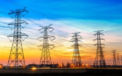 Ám ảnh thiếu điện: Gỡ nút thắt truyền tải để dòng điện thông suốt