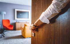 Điều tra vụ người đàn ông đuổi đánh ghen bị ô tô cán tử vong