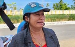 Người thân nức nở ngóng đợi ngư dân trở về