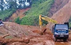 Thông tuyến điểm sạt lở gây tắc đường Hồ Chí Minh qua Thừa Thiên - Huế