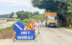 Cận cảnh sụt lún nghiêm trọng trên đường tỉnh đi Hòa Bình