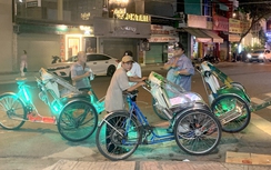 Bất an xích lô điện tự chế chở khách du lịch