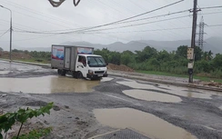 Bao giờ đường tỉnh 700 tỷ của Đà Nẵng lộ "ổ voi" mới được thảm nhựa?