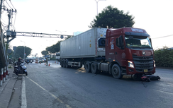Bản tin TNGT 25/10: Bị cuốn vào gầm xe đầu kéo, một người tử vong thương tâm