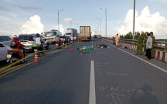 Va chạm xe ba gác, hai mẹ con ngã xuống đường bị xe container cán tử vong