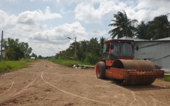 Cần Thơ: Đường tỉnh thi công 3 năm chưa xong, cỏ mọc đầy