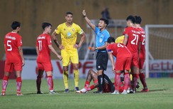Đội nhà rơi chiến thắng, CĐV Thanh Hóa nán lại sân để làm điều bất ngờ