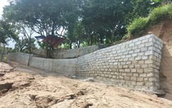 Hàng loạt hàng quán chiếm đất rừng xây công trình trái phép trên đèo Ngoạn Mục