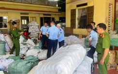 Hơn 1,3 tấn hàng hóa nhãn hiệu Nike và Adidas chất đầy 2 kho ở Thái Bình