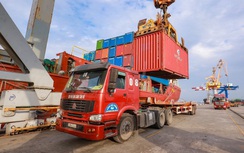 Hàng hóa qua cảng biển rục rịch tăng trưởng