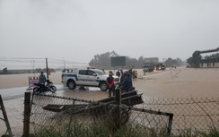 Ba người ở Hà Tĩnh bị nước lũ cuốn trôi