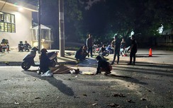 Người đàn ông chết trên đường sau khi nói chuyện với một người khác