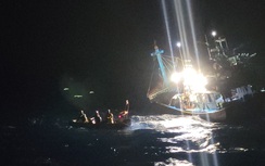 Nghẹt thở cấp cứu thuyền viên tàu Quảng Ngãi bị đột quỵ trên vùng biển Hoàng Sa