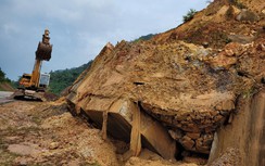 Gấp rút khắc phục sạt lở tuyến La Sơn - Hòa Liên