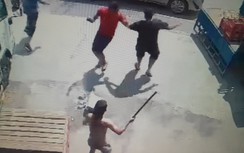 Long An: Hai người nước ngoài giả vờ đổi đô la rồi tráo tiền