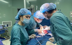 Cứu sống bệnh nhi 8 tuổi ngã xe đạp vỡ lá lách, đứt cuốn lách
