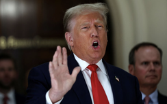 Bị kiện khai khống tài sản, ông Trump có hành động ngay trong lúc ở phòng xét xử