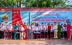 Hàng nghìn học sinh Thanh Hóa được phổ biến luật giao thông