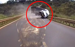 Giây phút xe tải tông nát xe du lịch ở Đắk Lắk khiến một người tử vong