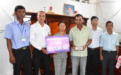 Hơn 32 triệu đồng giúp đỡ gia đình tài xế đột quỵ cố giữ mạng 32 hành khách ở Sóc Trăng