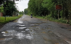 Quốc lộ N1 qua Kiên Giang dày đặc ổ gà sau 20 năm sử dụng