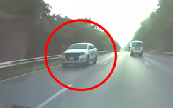 Hãi hùng cảnh ô tô đi ngược chiều, lao vun vút giữa làn cao tốc 100km/h