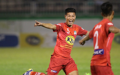 Ngỡ ngàng khi báu vật 1 thời của bầu Đức thất nghiệp đi đá phủi