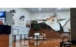 Quảng Ngãi mưa lớn: Nhiều nơi ngập lụt, lở núi làm sập nhà dân