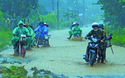 Kon Tum: Những “con đường đau khổ” chờ kinh phí sửa chữa