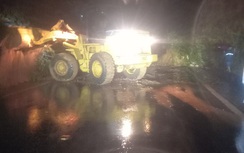 Mưa lớn gây sạt lở nặng, tắc đường Hồ Chí Minh qua Quảng Nam